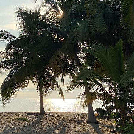 Anda Di Hows Hostel Placencia Экстерьер фото