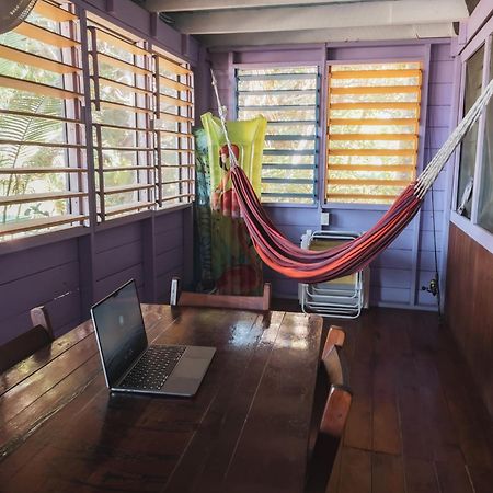 Anda Di Hows Hostel Placencia Экстерьер фото
