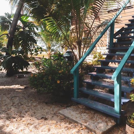 Anda Di Hows Hostel Placencia Экстерьер фото