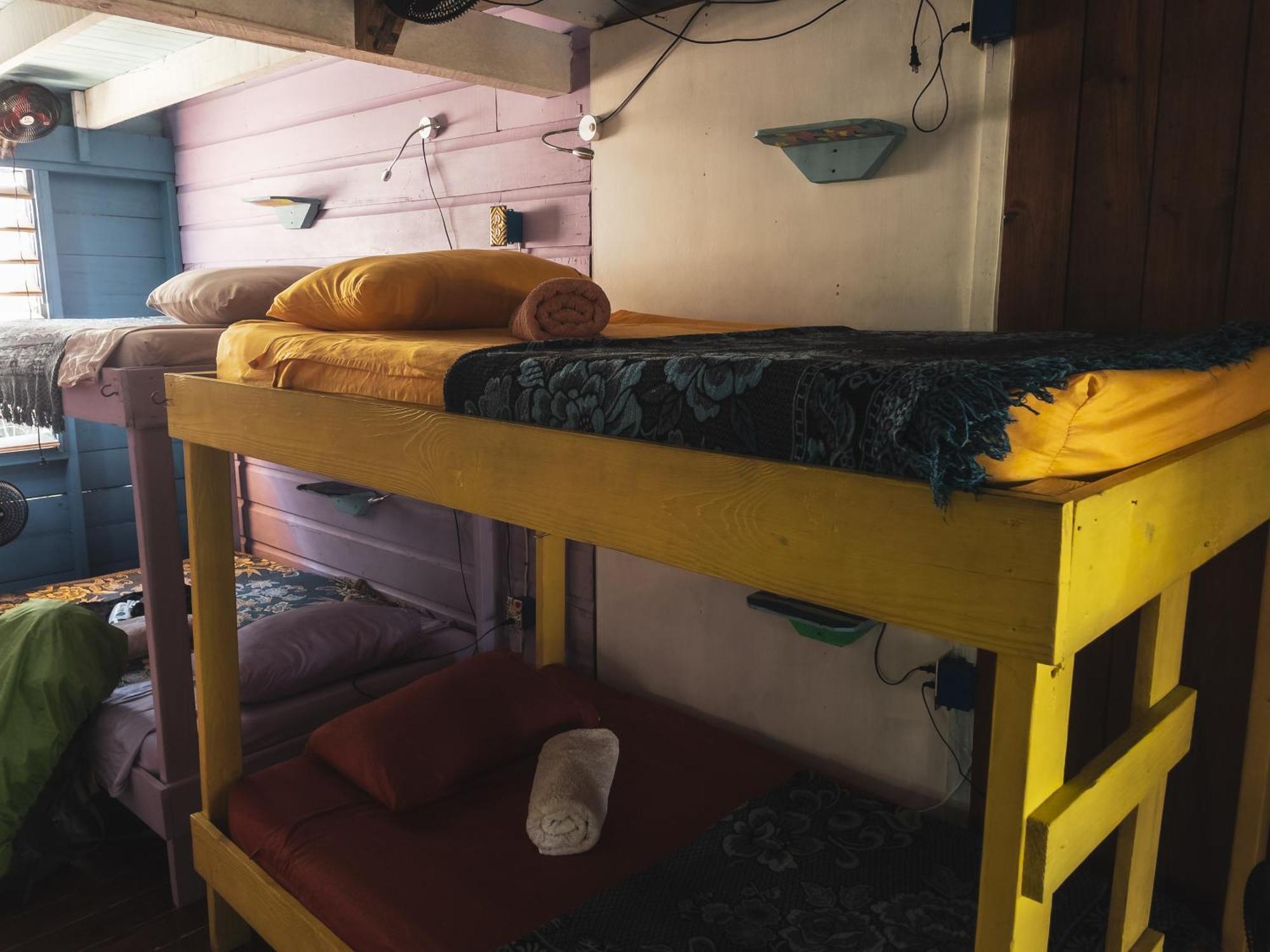 Anda Di Hows Hostel Placencia Экстерьер фото