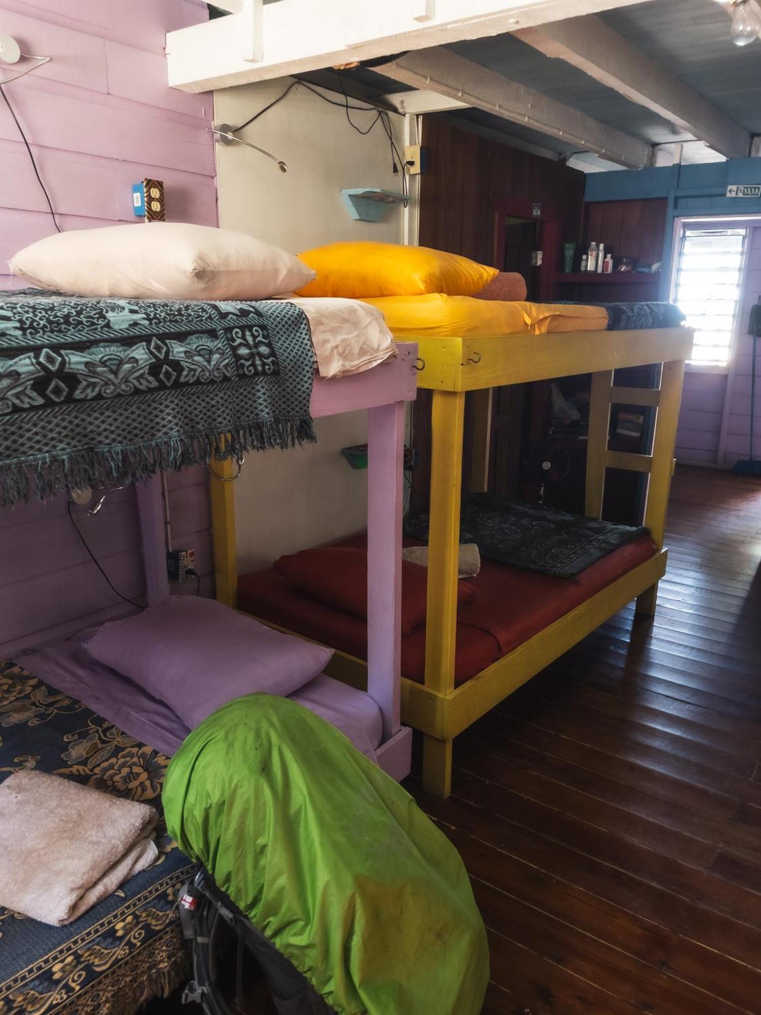 Anda Di Hows Hostel Placencia Экстерьер фото