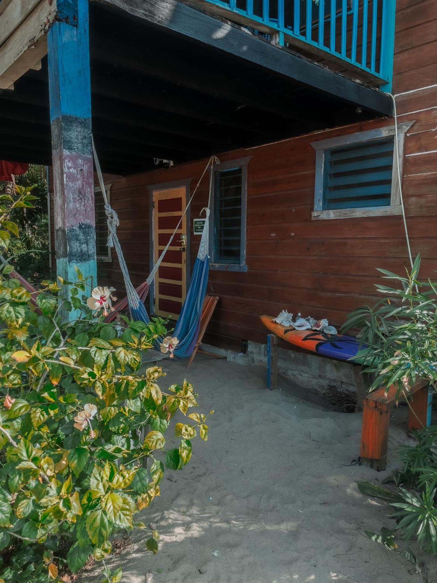 Anda Di Hows Hostel Placencia Экстерьер фото