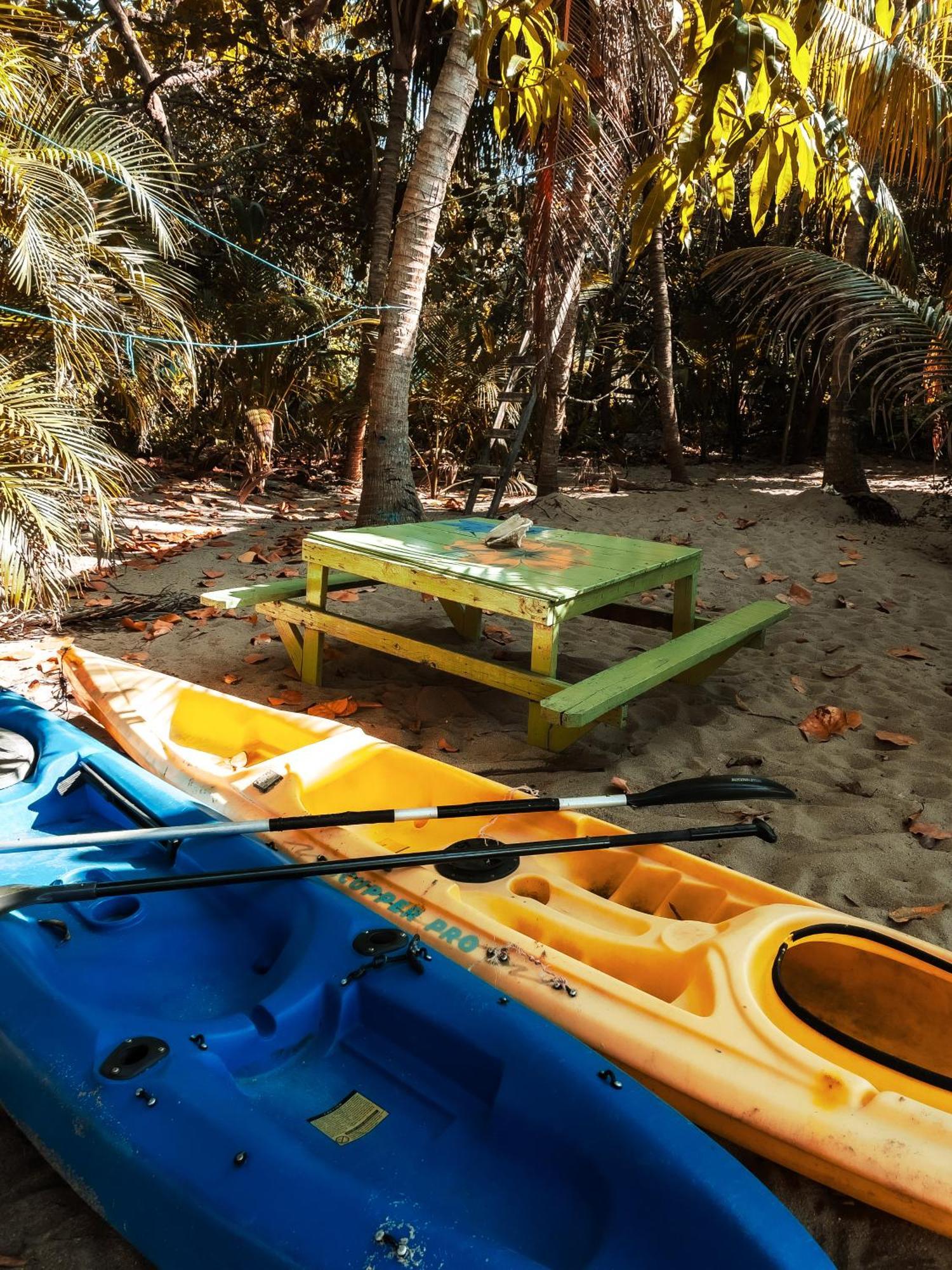 Anda Di Hows Hostel Placencia Экстерьер фото