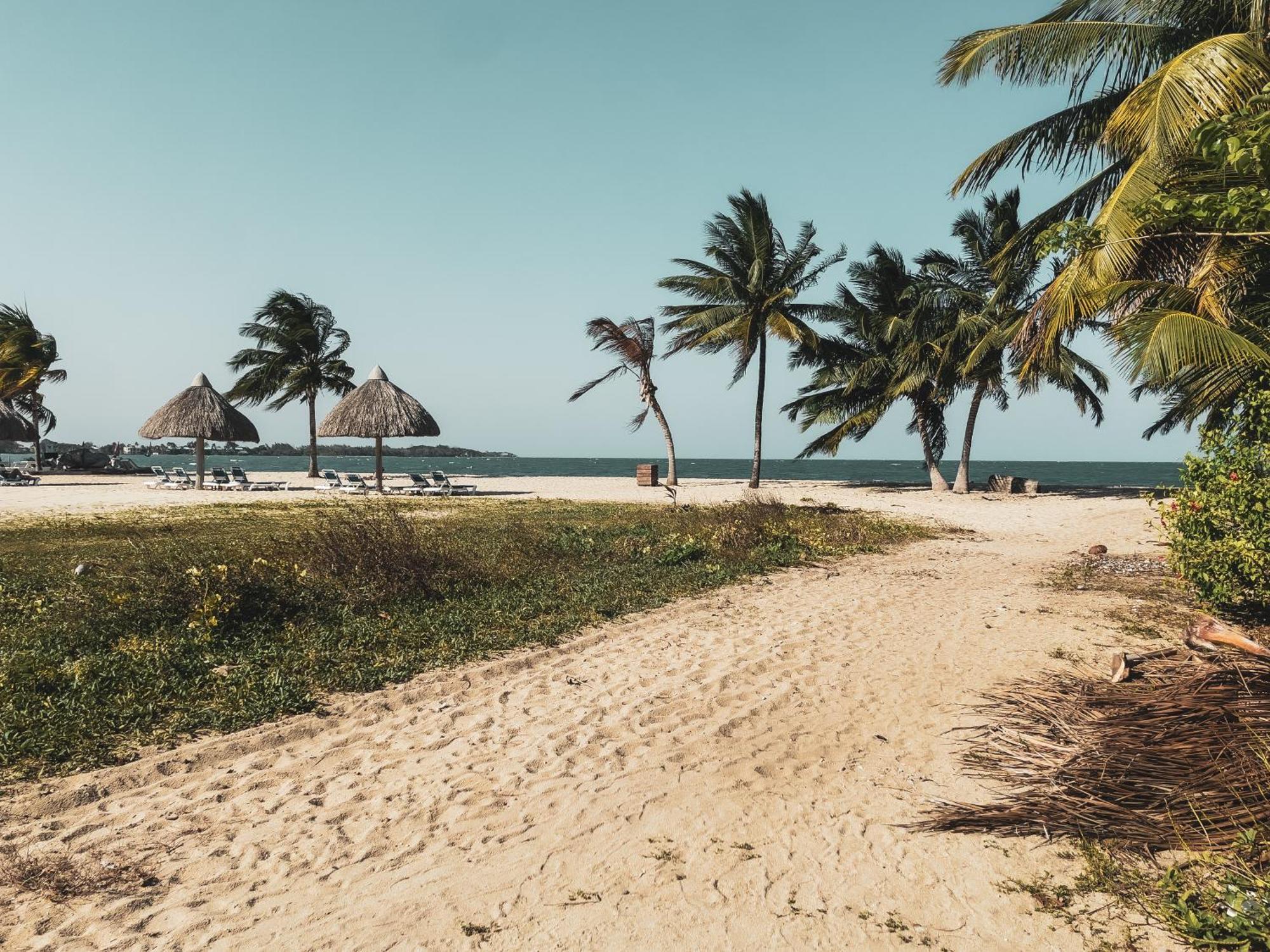 Anda Di Hows Hostel Placencia Экстерьер фото