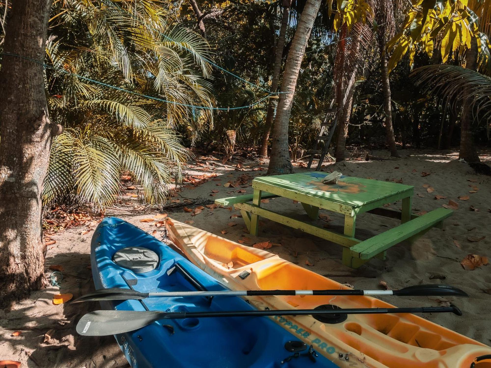 Anda Di Hows Hostel Placencia Экстерьер фото