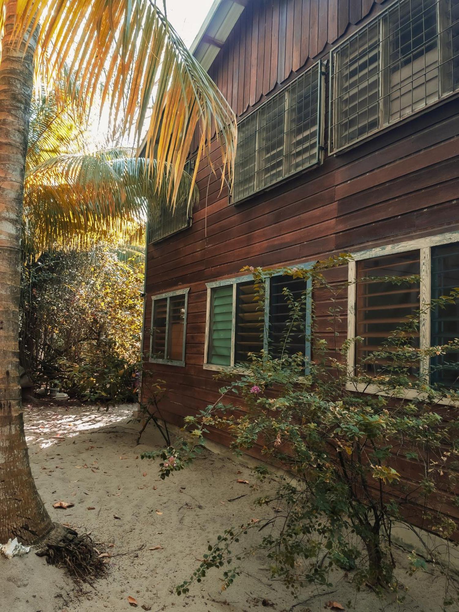 Anda Di Hows Hostel Placencia Экстерьер фото