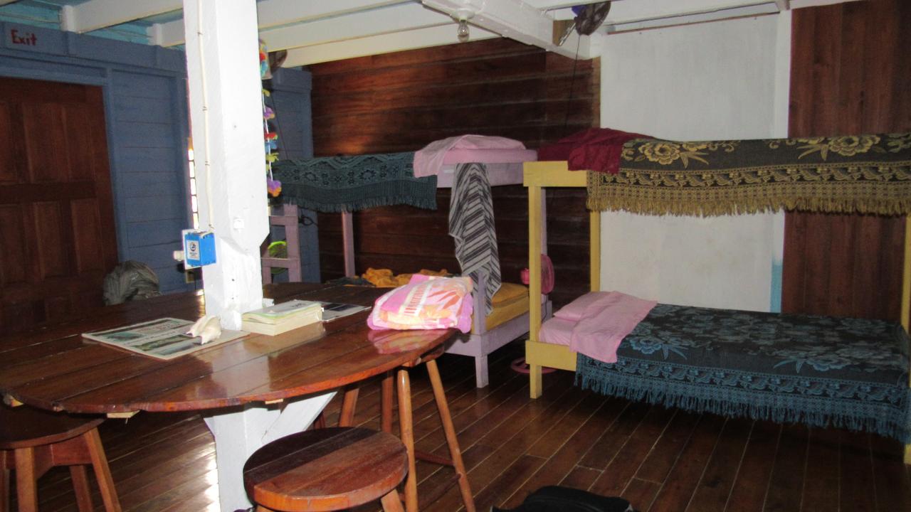 Anda Di Hows Hostel Placencia Экстерьер фото