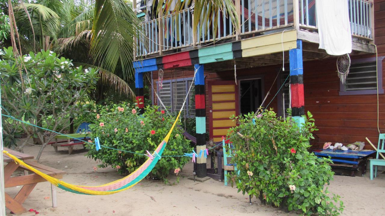 Anda Di Hows Hostel Placencia Экстерьер фото