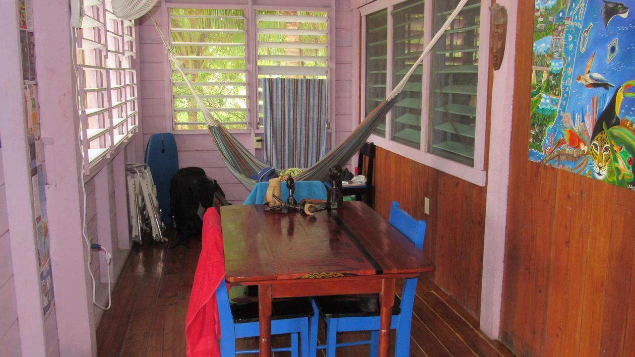 Anda Di Hows Hostel Placencia Экстерьер фото