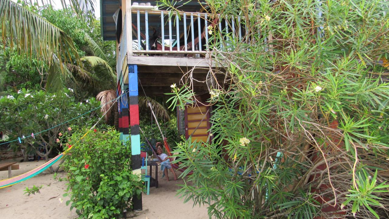 Anda Di Hows Hostel Placencia Экстерьер фото