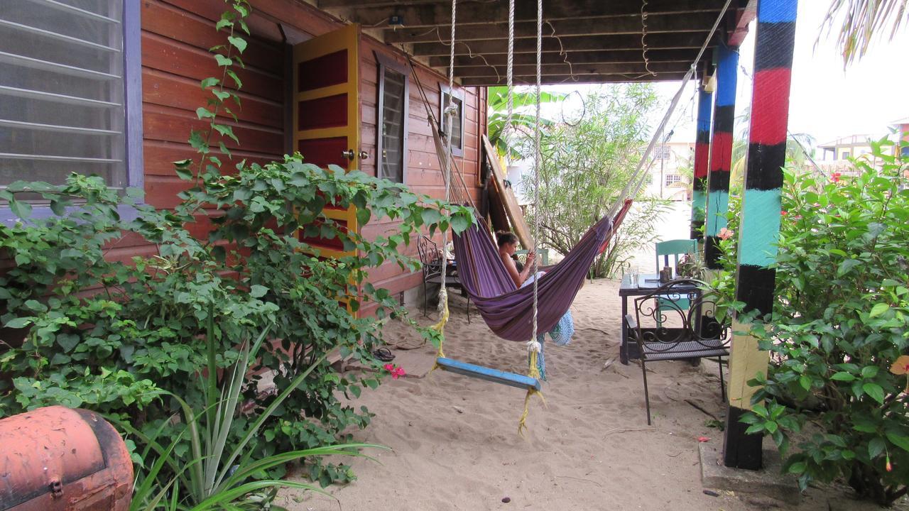 Anda Di Hows Hostel Placencia Экстерьер фото