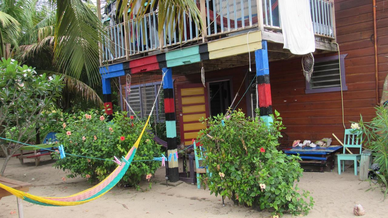 Anda Di Hows Hostel Placencia Экстерьер фото