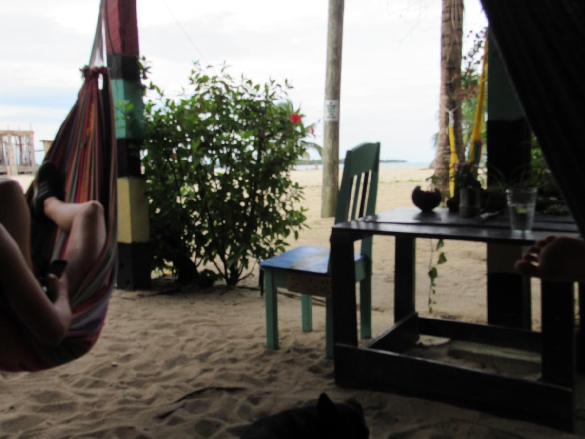 Anda Di Hows Hostel Placencia Экстерьер фото