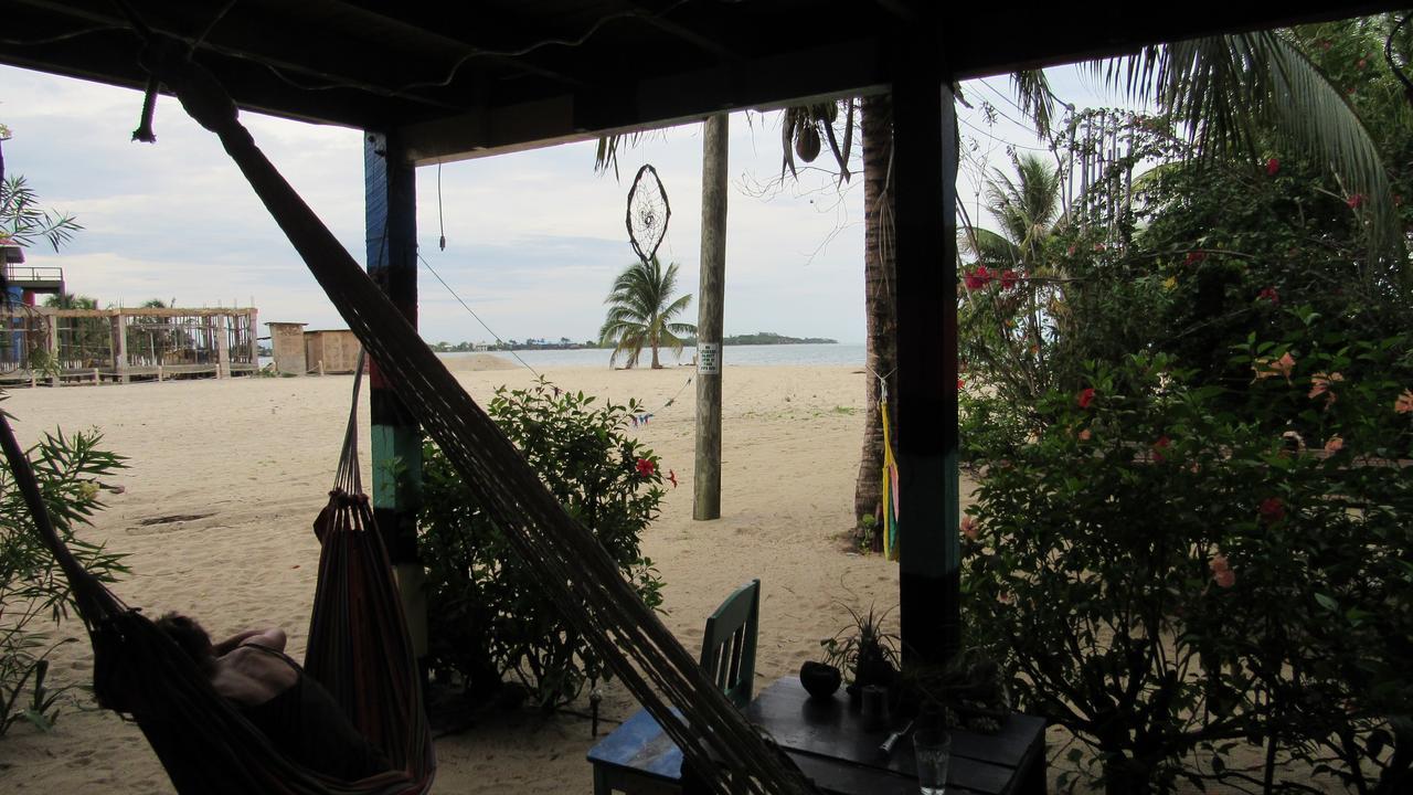 Anda Di Hows Hostel Placencia Экстерьер фото
